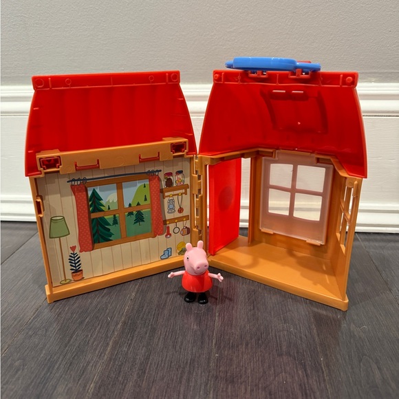 Peppa Pig Other - Peppa Pig Red and Tan Playhouse with Figure Playset Figurine Girls Boys Toddler